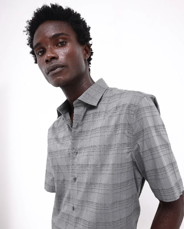 Men's Tailored Shirts for a Sharp AppearanceRare Rabbit Men's Pesca Dusky Grey Cotton Polyester Fabric Short Sleeve Boxy Fit Checks Shirt Men's Tailored Shirts for a Sharp AppearanceRare Rabbit Men's Pesca Dusky Grey Cotton Polyester Fabric Short Sleeve Boxy Fit Checks Shirt