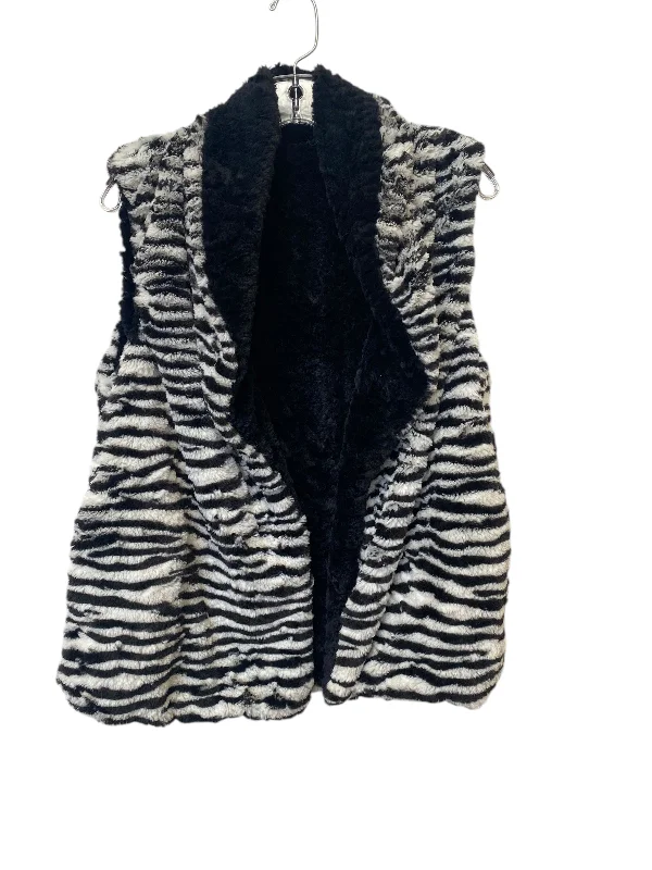 Men's Coats for Winter SportsVest Faux Fur & Sherpa By Clothes Mentor In Black & White, Size: S Men's Coats for Winter SportsVest Faux Fur & Sherpa By Clothes Mentor In Black & White, Size: S