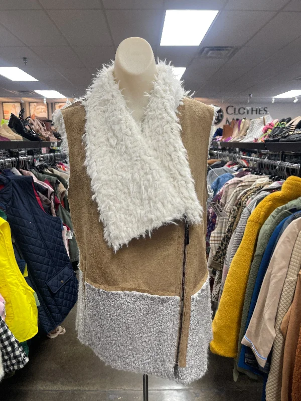 Men's Coats Made in ItalyVest Faux Fur & Sherpa By Two Sisters In Grey & Tan, Size: M Men's Coats Made in ItalyVest Faux Fur & Sherpa By Two Sisters In Grey & Tan, Size: M