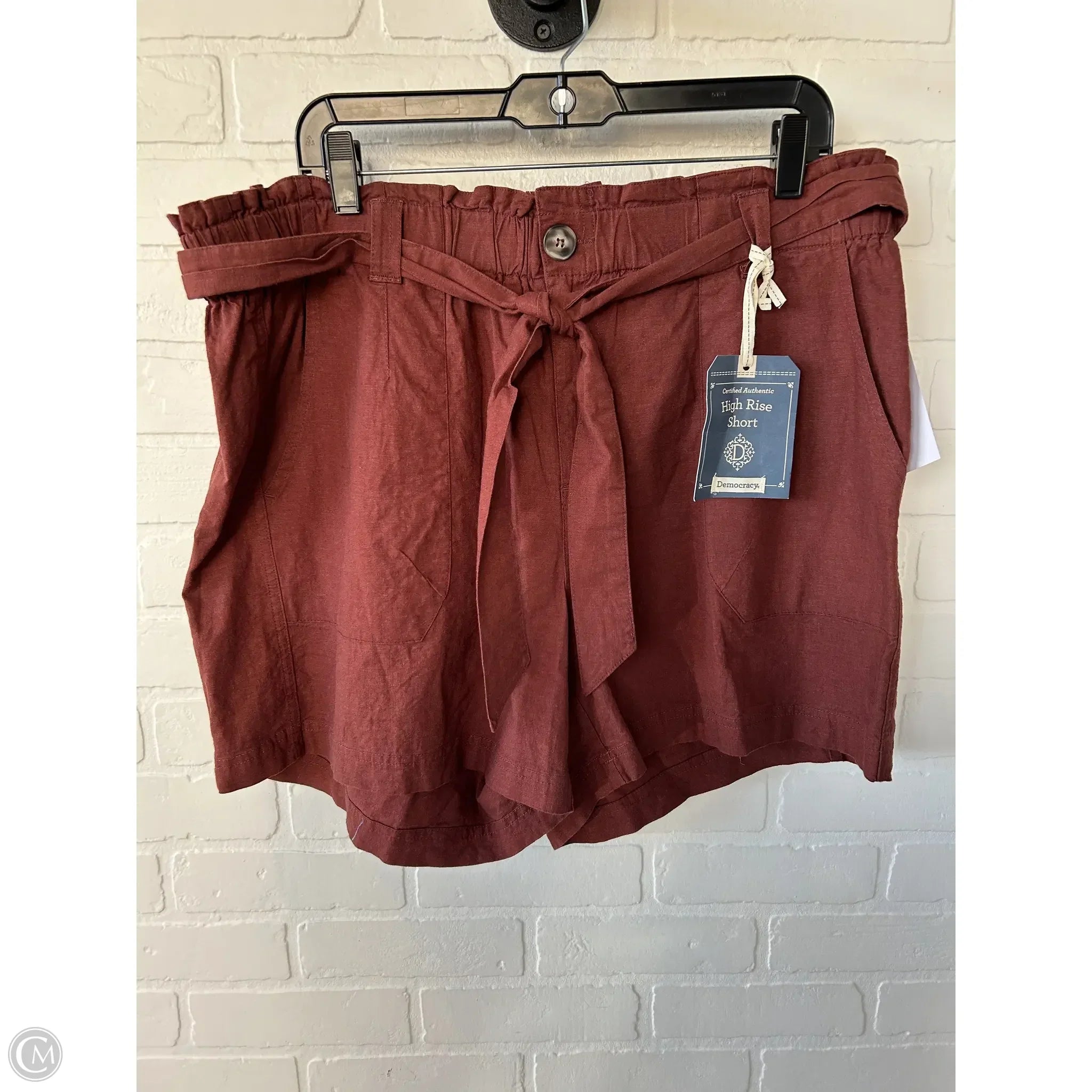 Durable Men's Cargo ShortsShorts By Democracy In Brown, Size: 18