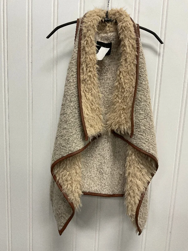 Men's Coats with Patchwork DesignsVest Faux Fur & Sherpa By Love Tree In Cream, Size: S Men's Coats with Patchwork DesignsVest Faux Fur & Sherpa By Love Tree In Cream, Size: S