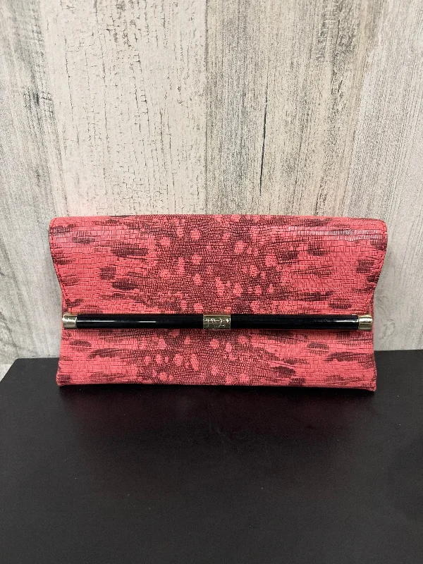 Clutch Clothes Mentor, Size Medium